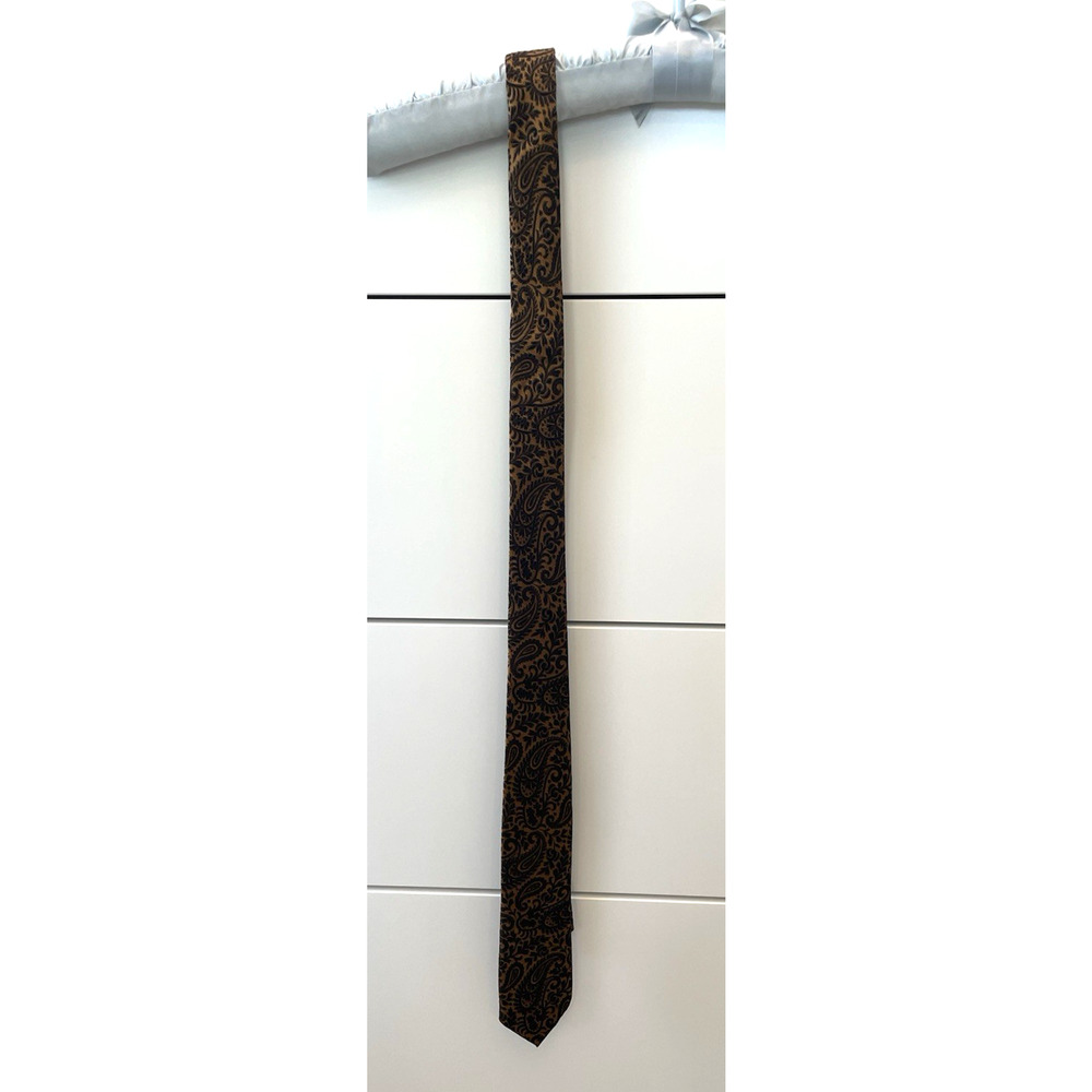 Vintage Regal 100% Silk Necktie - Black/Gold Paisley - Ex. Condition 2.5" wide